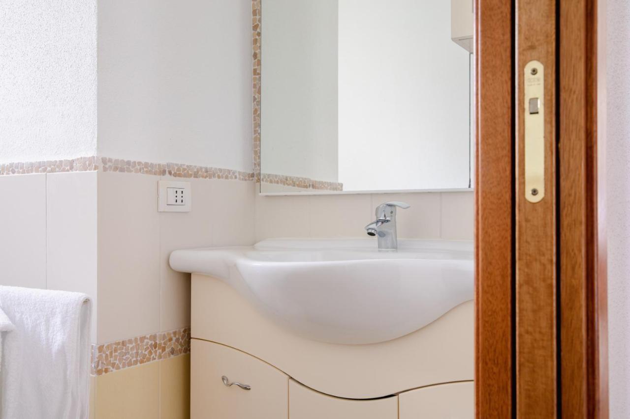 Le Residenze Di Baia Sant'Anna Villa Tanaunella Bagian luar foto
