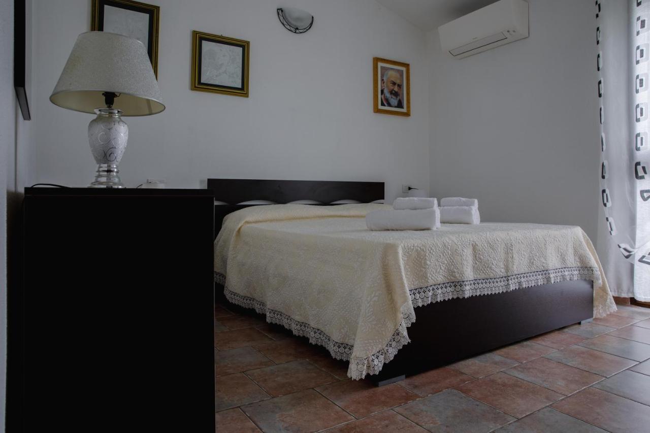Le Residenze Di Baia Sant'Anna Villa Tanaunella Bagian luar foto