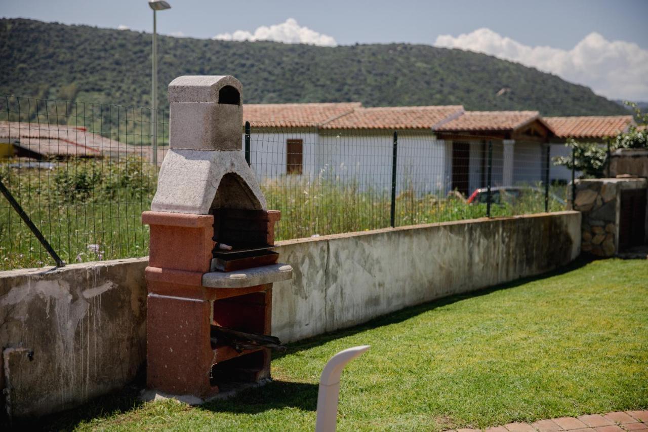 Le Residenze Di Baia Sant'Anna Villa Tanaunella Bagian luar foto