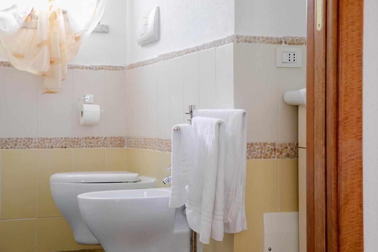 Le Residenze Di Baia Sant'Anna Villa Tanaunella Bagian luar foto