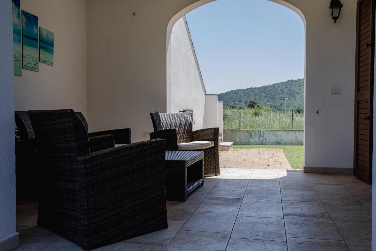 Le Residenze Di Baia Sant'Anna Villa Tanaunella Bagian luar foto