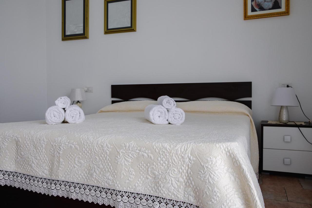 Le Residenze Di Baia Sant'Anna Villa Tanaunella Bagian luar foto