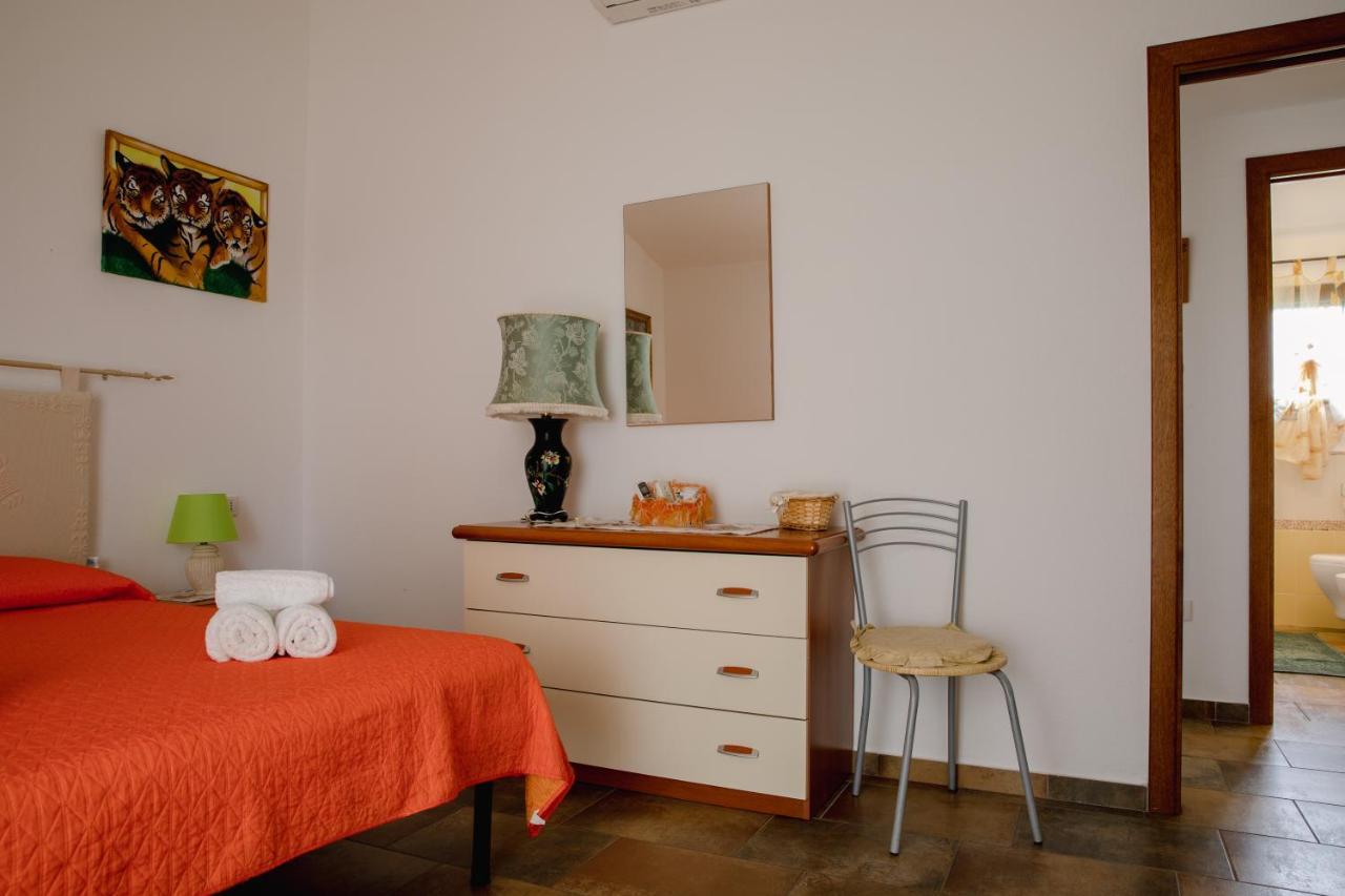 Le Residenze Di Baia Sant'Anna Villa Tanaunella Bagian luar foto