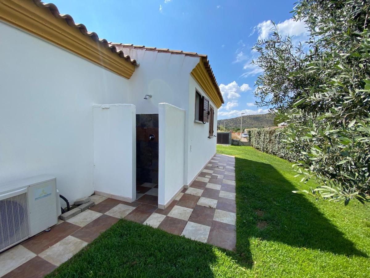 Le Residenze Di Baia Sant'Anna Villa Tanaunella Bagian luar foto