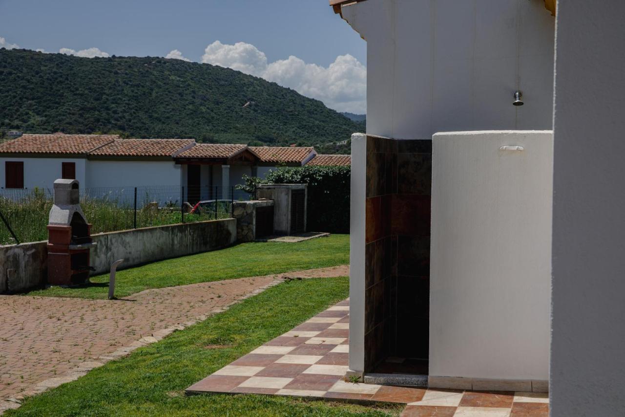 Le Residenze Di Baia Sant'Anna Villa Tanaunella Bagian luar foto